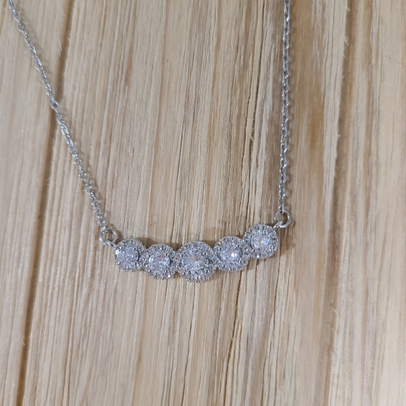 🌟🌟NEW🌟🌟GLAMOROUS!! Genuine 5 Round CZ 1 Carat  Necklace in SILVER 🌟🌟 - Picture 7 of 15